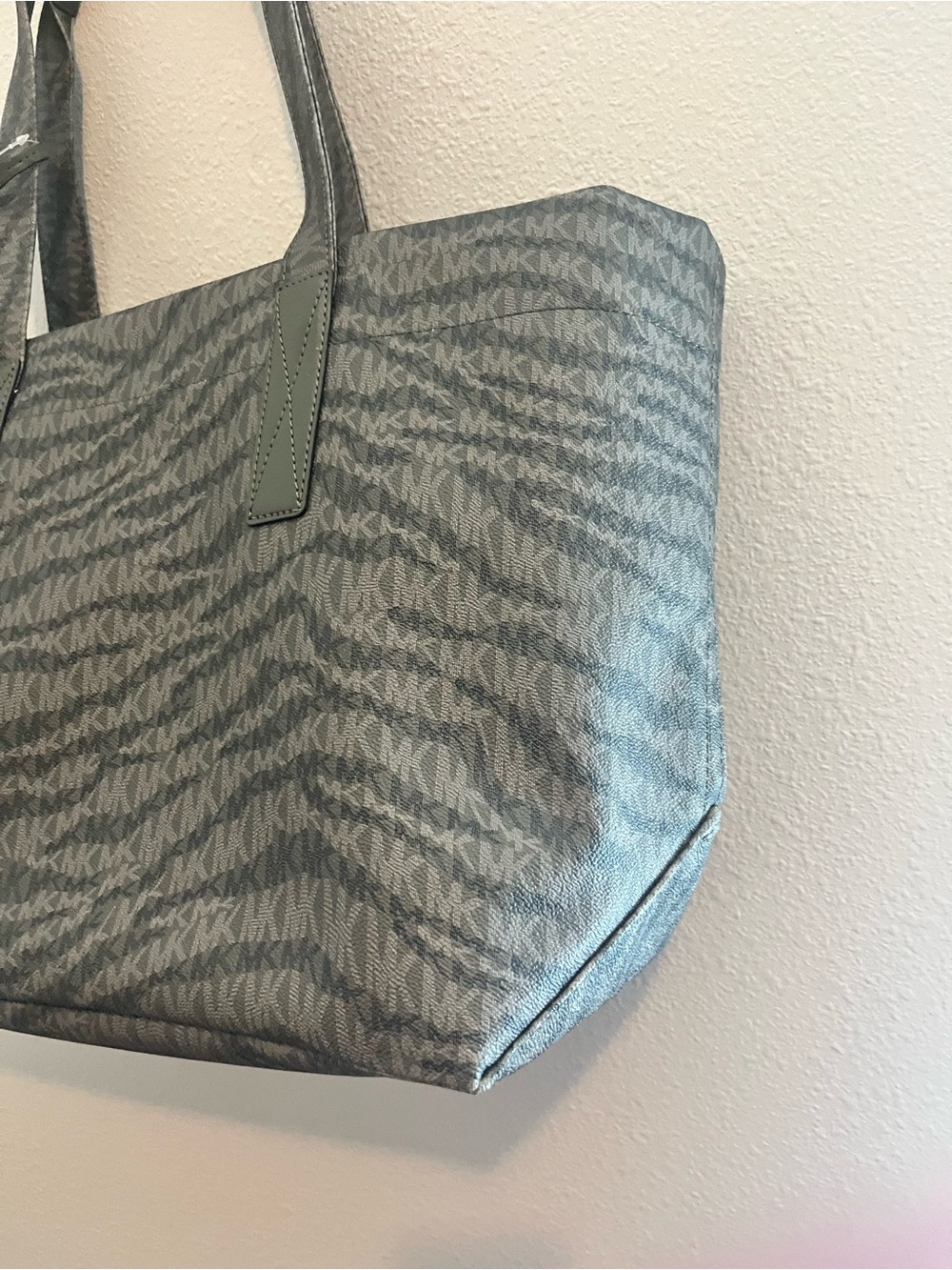 NWT The Michael Large Animal Print Logo Tote Bag - Picture 5 of 8